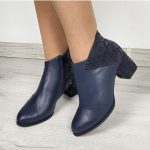 Botine bleumarin din piele cu toc mic SV402