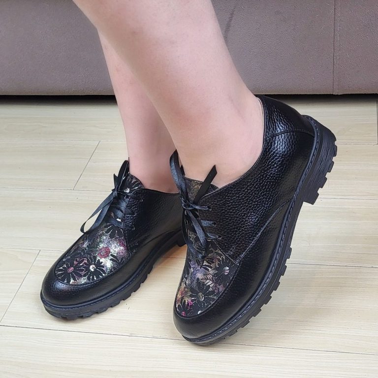 pantofi dama office eleganti cu talpa joasa din piele naturala negri floral siret miruna24